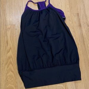 Lululemon athletic top w built in bra.